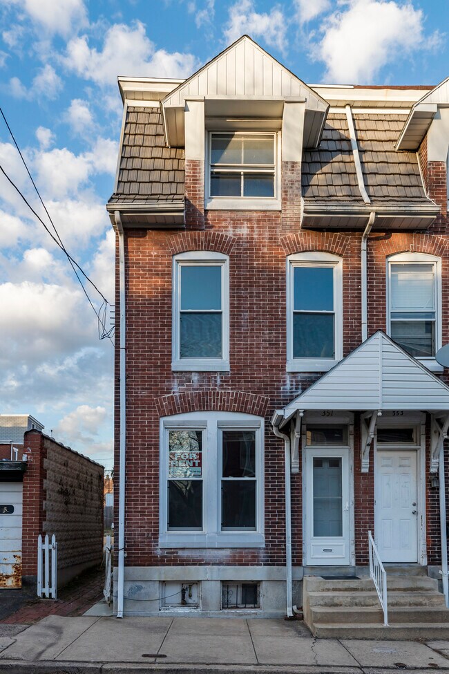 Building Photo - 351 Cherry St