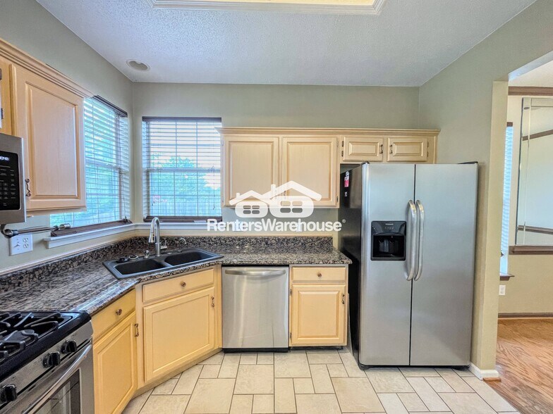 Building Photo - 601 Whisper Walk