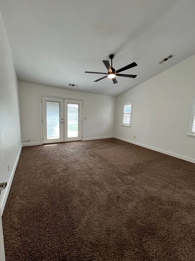 Building Photo - Beautiful Southside Visalia Home! Coming Soon!