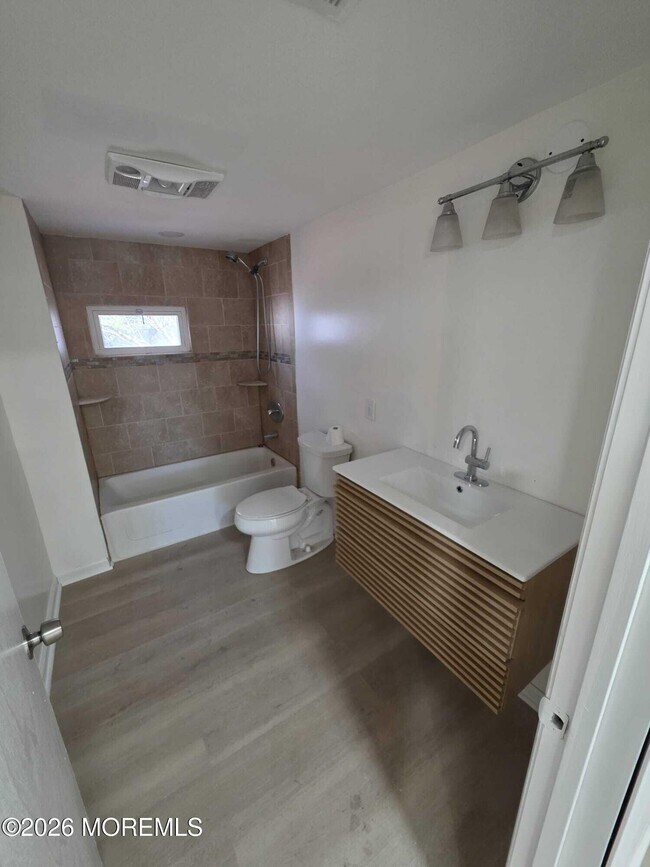 Building Photo - 1145 Kenton Dr