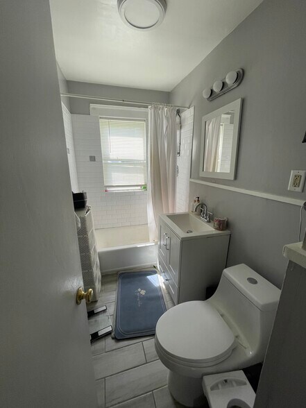 Building Photo - 51 Lithgow St