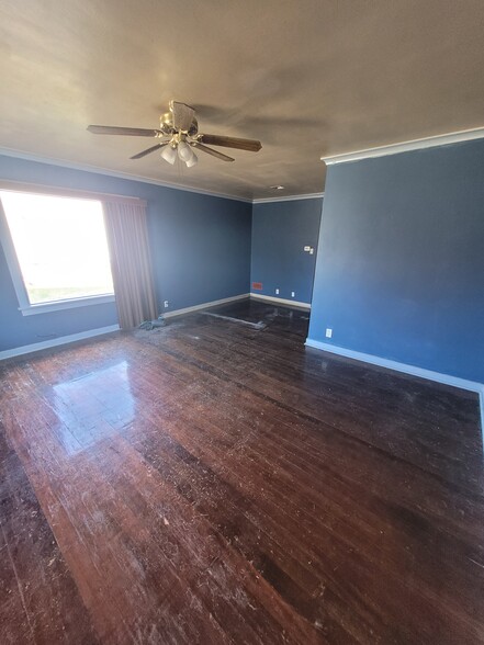 living room - 1021 Huron Ave