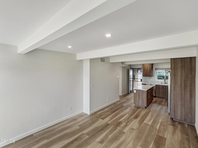 Building Photo - 61 Redwood Ave