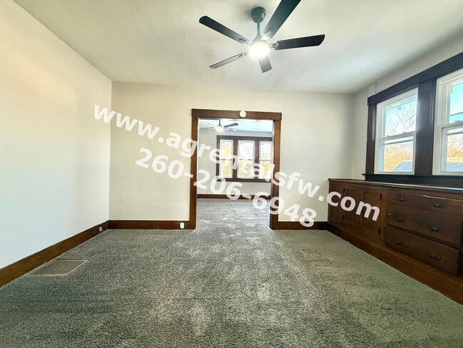 Building Photo - 907 Lincoln Ave