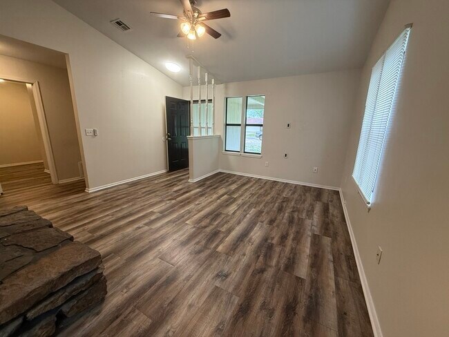 Building Photo - 1206 Whipporwill Ln