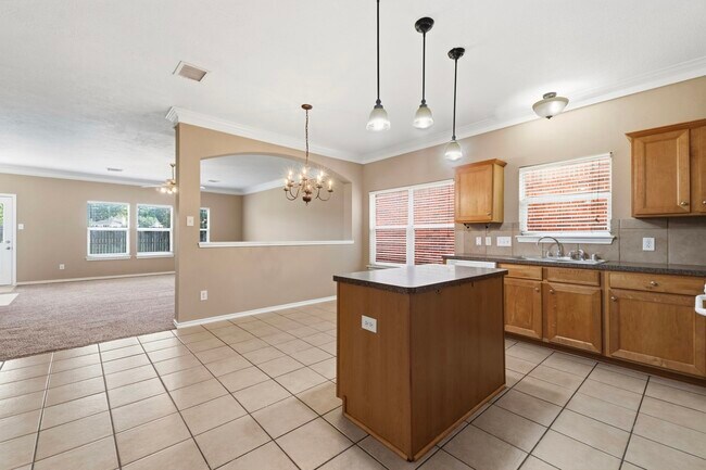 Building Photo - 11822 Green Willow Falls Dr