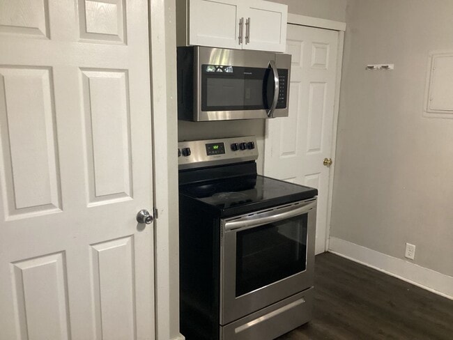 Building Photo - 1330 W Roache St