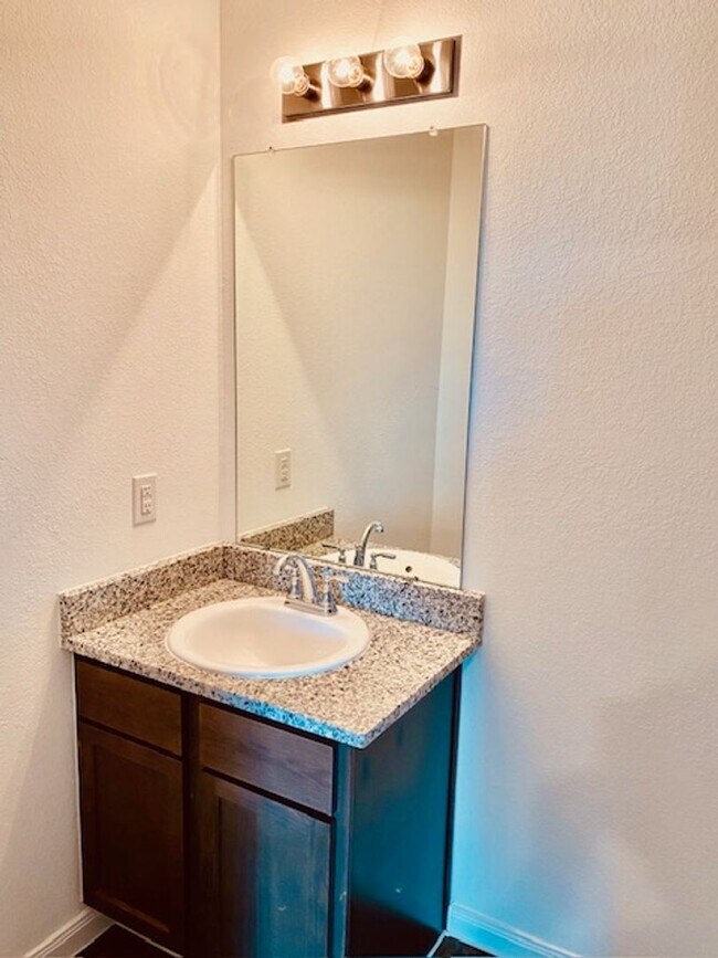 Building Photo - Beautiful Brand New 3 bedroom 2 bath lease...