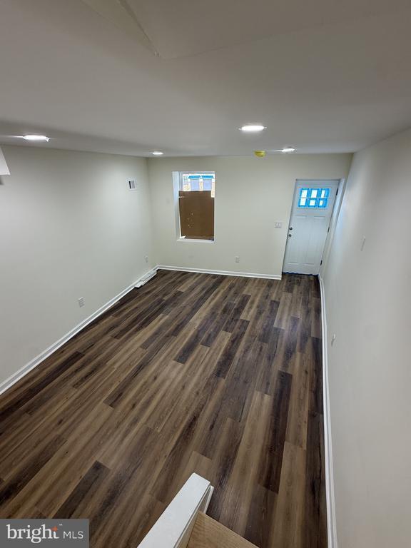 Building Photo - 217 Krams Ave