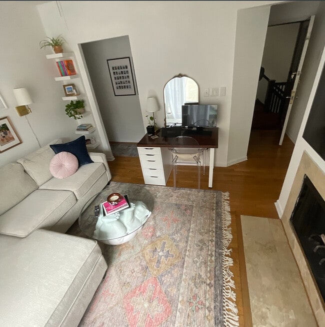 Building Photo - 681.5 W Wrightwood Ave