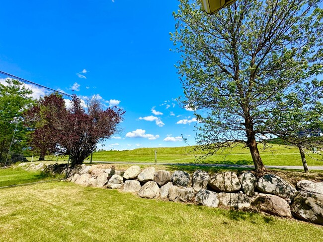 Building Photo - Newly Renovated Home on Prairie Falls Golf...