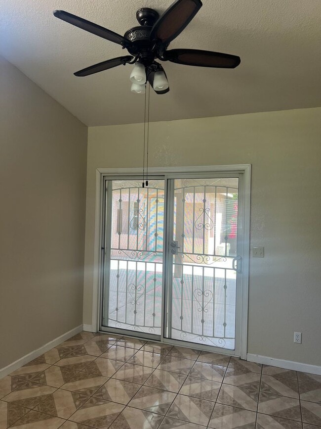 Building Photo - Lovely 3 bedroom 2 bath home in a great neighhborhood