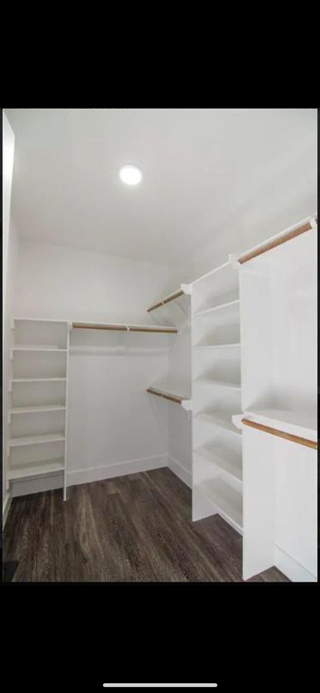 Building Photo - 1920 Carver Ave