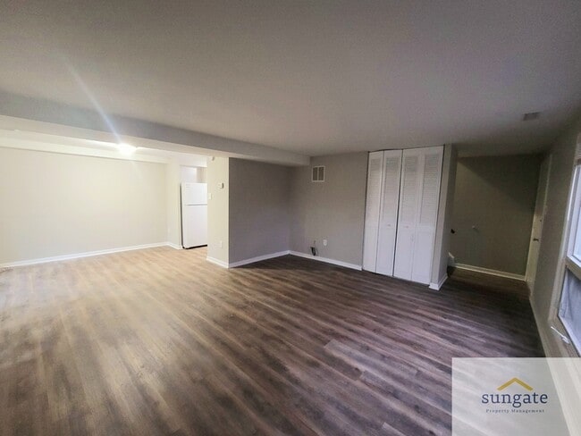 Building Photo - 488 West Ct