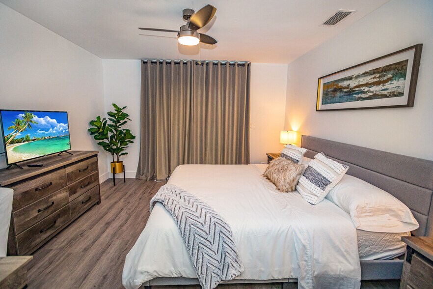 Building Photo - 9341 Green Meadows Way