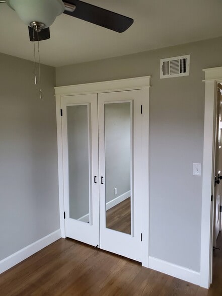 back bedroom3 closet - 8608 Harrison Way