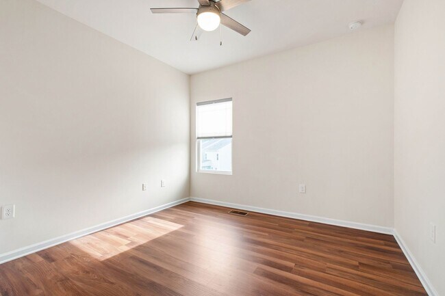 Building Photo - Charming, Well-Maintained Home in Central Morrisville!