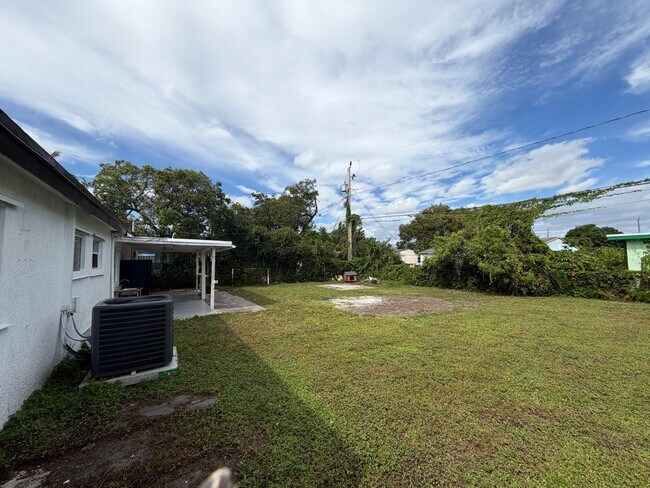 Building Photo - 4511 SW 23rd St