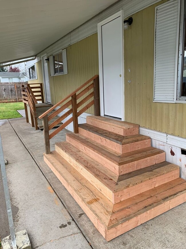 Building Photo - 2 Bedroom 2 Bathroom Mobile Home