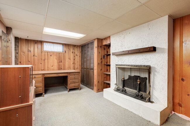 Building Photo - 595 S Cedar Ave