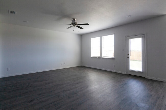 Building Photo - 1446 Waterview Dr