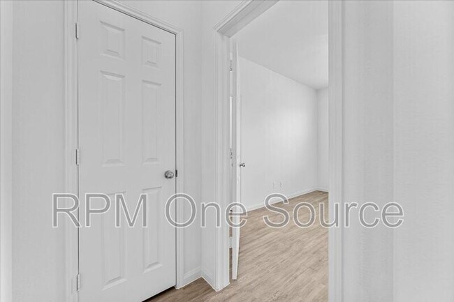 Building Photo - 113 Oriole Dr