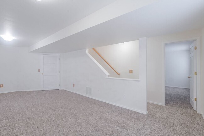 Building Photo - 8302 Cooper River Dr