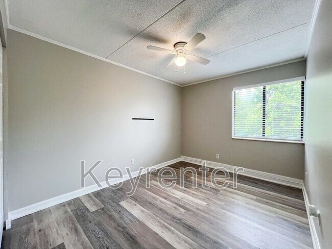 Building Photo - 2718 Painter Ave SW