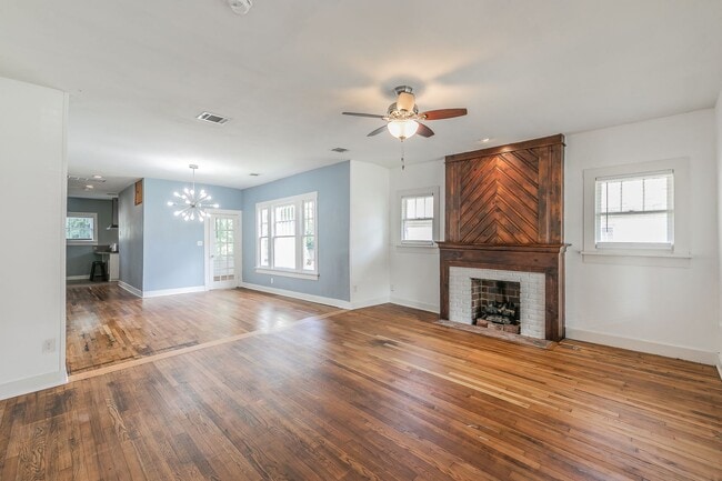 Building Photo - ADORABLE home in Ryan Place