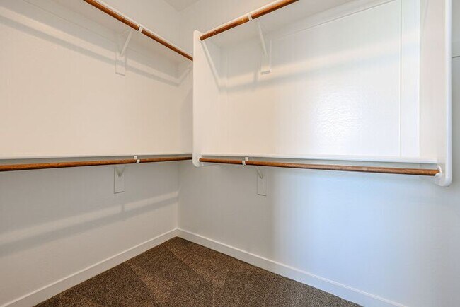 Building Photo - Available August 7th! Gated Community 4 Bedroom 3 Bathroom Home!