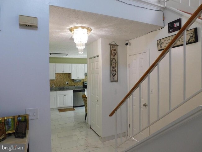 Building Photo - 10483 Campus Way S