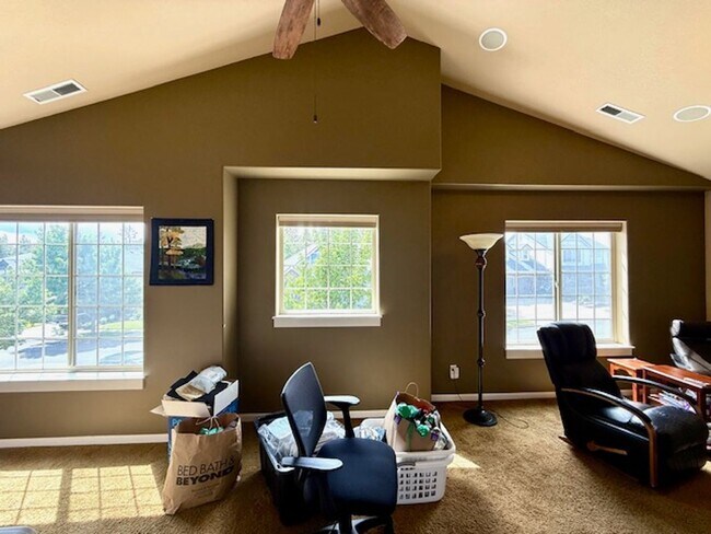 Building Photo - Spacious 3-Bedroom + Bonus Room Home in La...