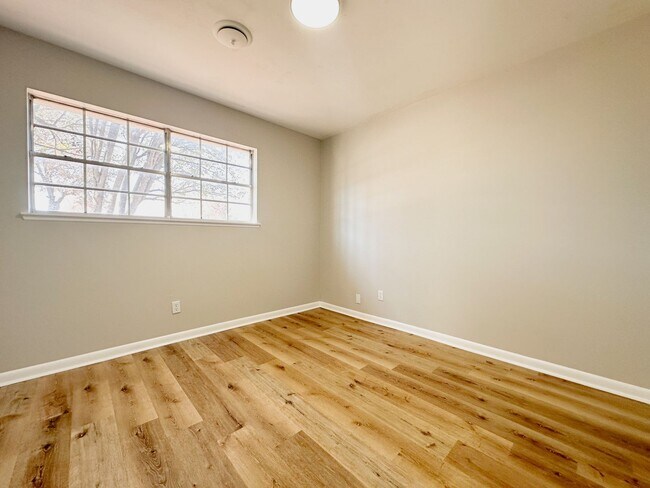 Building Photo - 3bd/2ba Fayetteville Home Available!