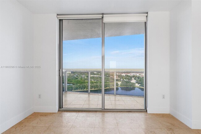 Building Photo - 2641 N Flamingo Rd