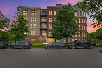 Building Photo - 218 W Kingsley St