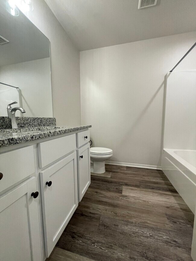 Building Photo - 1048 Heritage Way