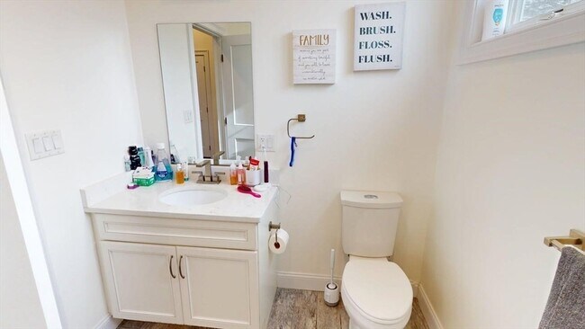 Building Photo - 4 Market St