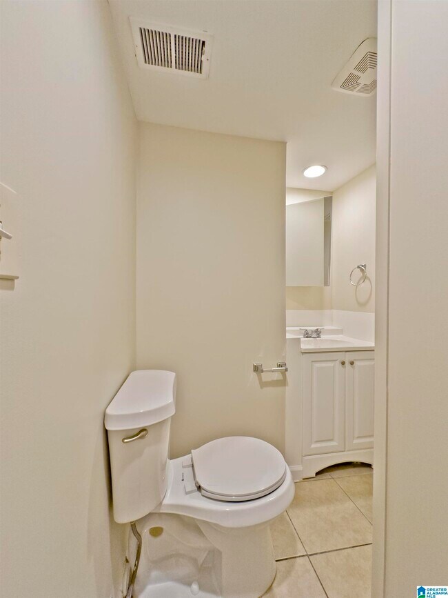 Building Photo - 3229 Westbrook Dr