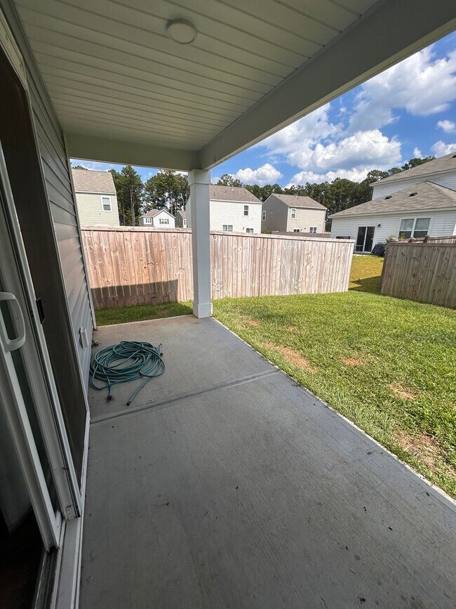 Building Photo - *Move in Special*  Spacious 3BR/2BA home in the Carnes area!