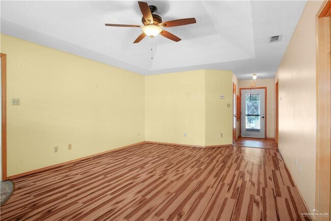 Building Photo - 17 Yarrow St