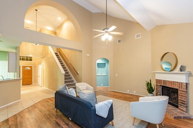 Building Photo - 6610 Treeline Dr