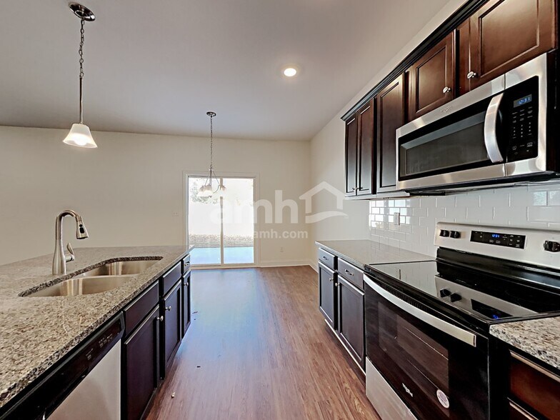 Building Photo - 129 Dog Path Trl