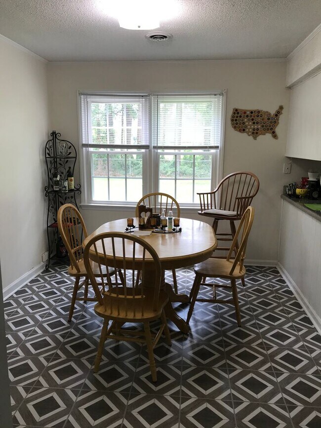 Building Photo - Affordable 3 Bedroom 1 Bathroom Home