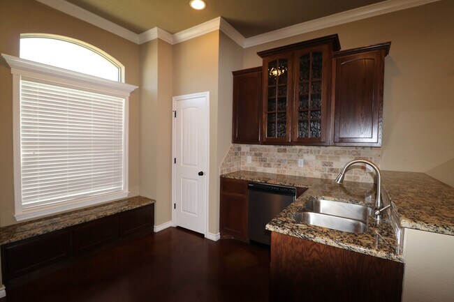 Building Photo - 3005 Stallion Dr