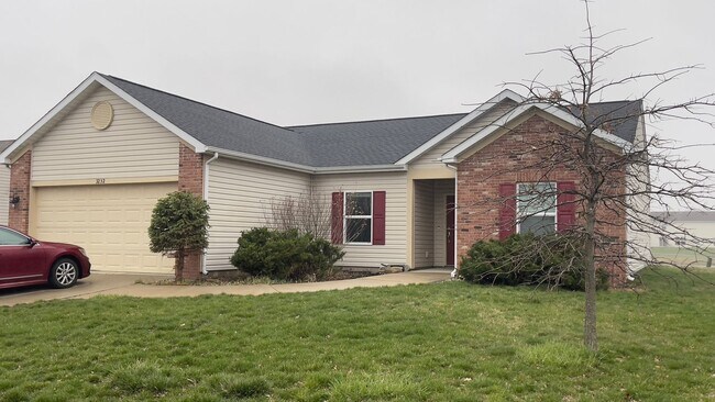 Building Photo - 3232 Huxley Dr