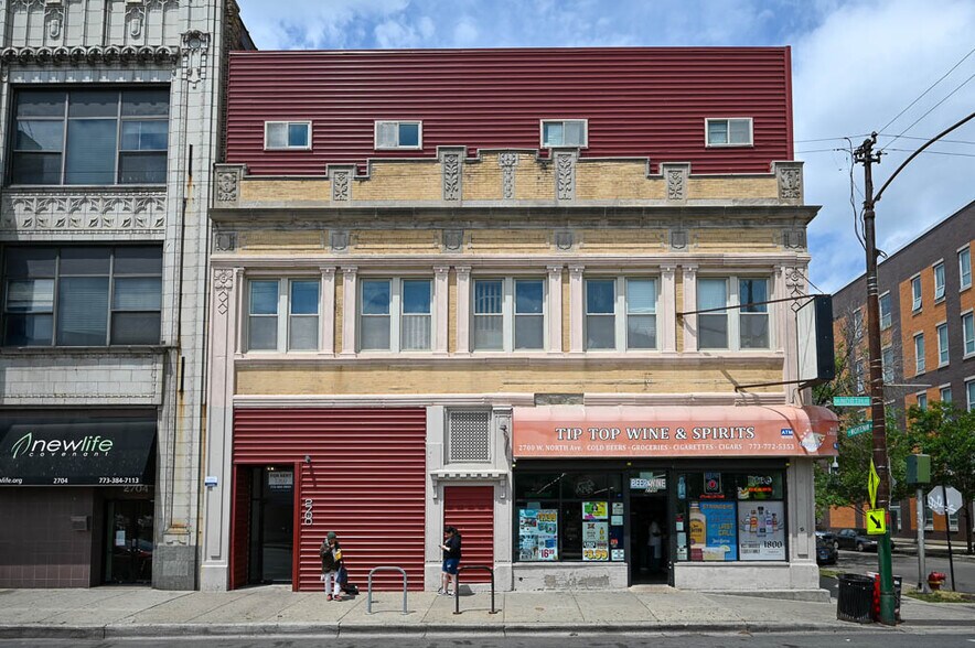 Building Photo - 2700 W North Ave