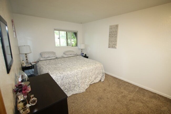 Building Photo - 315 Krane Dr