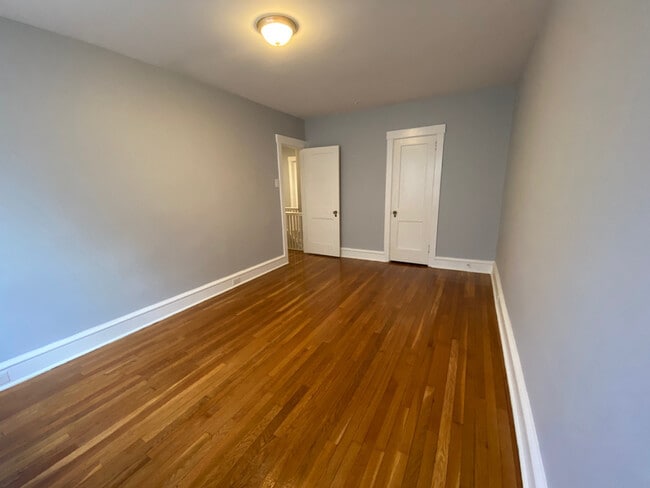 Building Photo - 556 Parker Ave