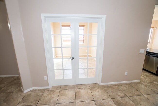 Building Photo - Beautiful Custom Home with 4 Bedrooms, 2 Bath, 3 Car Garage, Central A/C