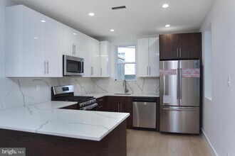 Building Photo - 5844 Fernwood St